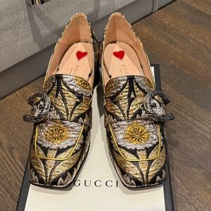 Gucci Women's Metallic Gold and Black Flats